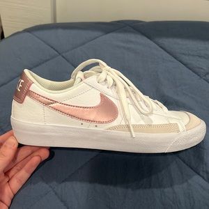 Nike Blazers Low 77